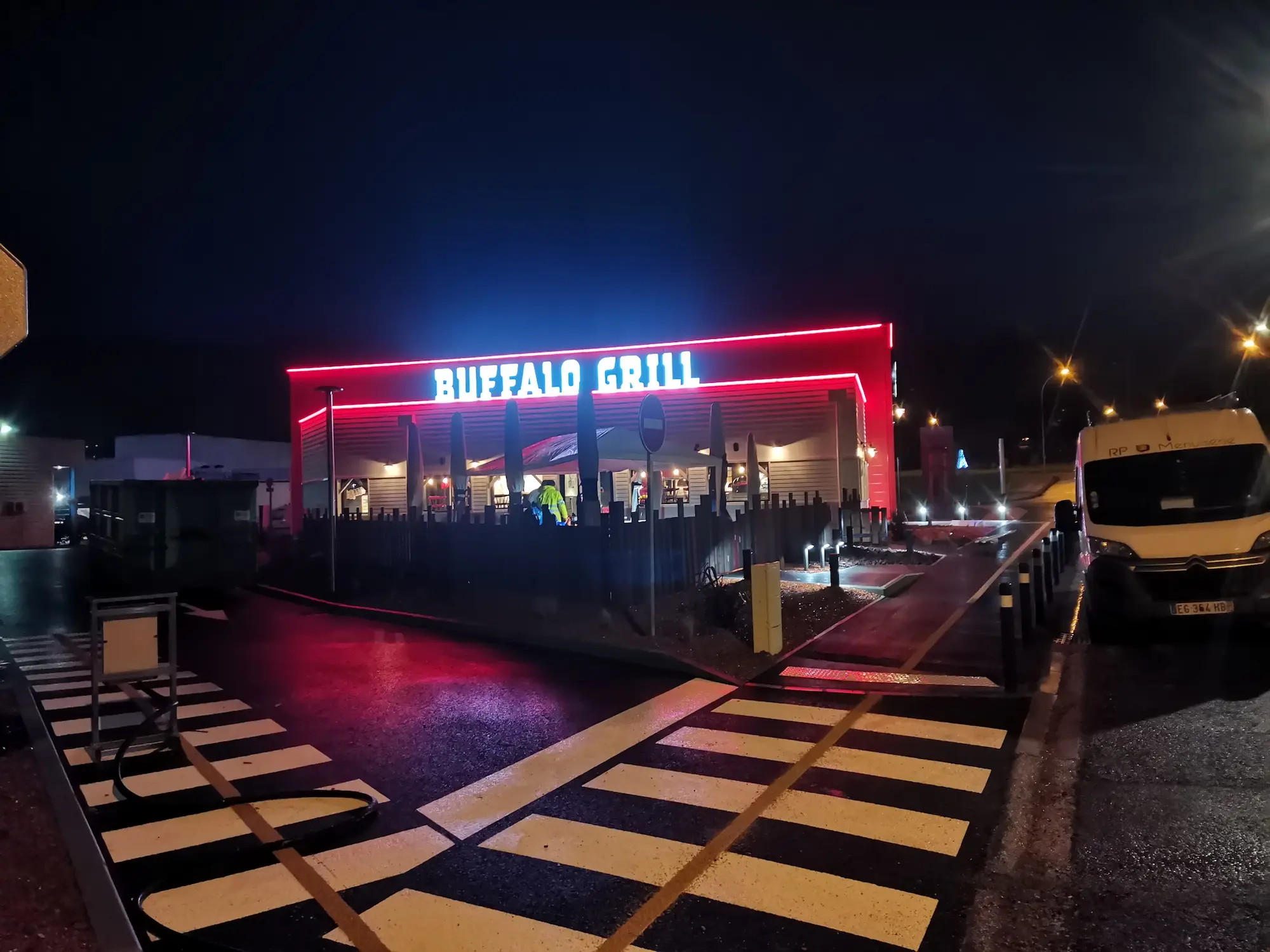 Installation électrique complète d'un restaurant Buffalo Grill réalisée par CC ELEC à Mazamet