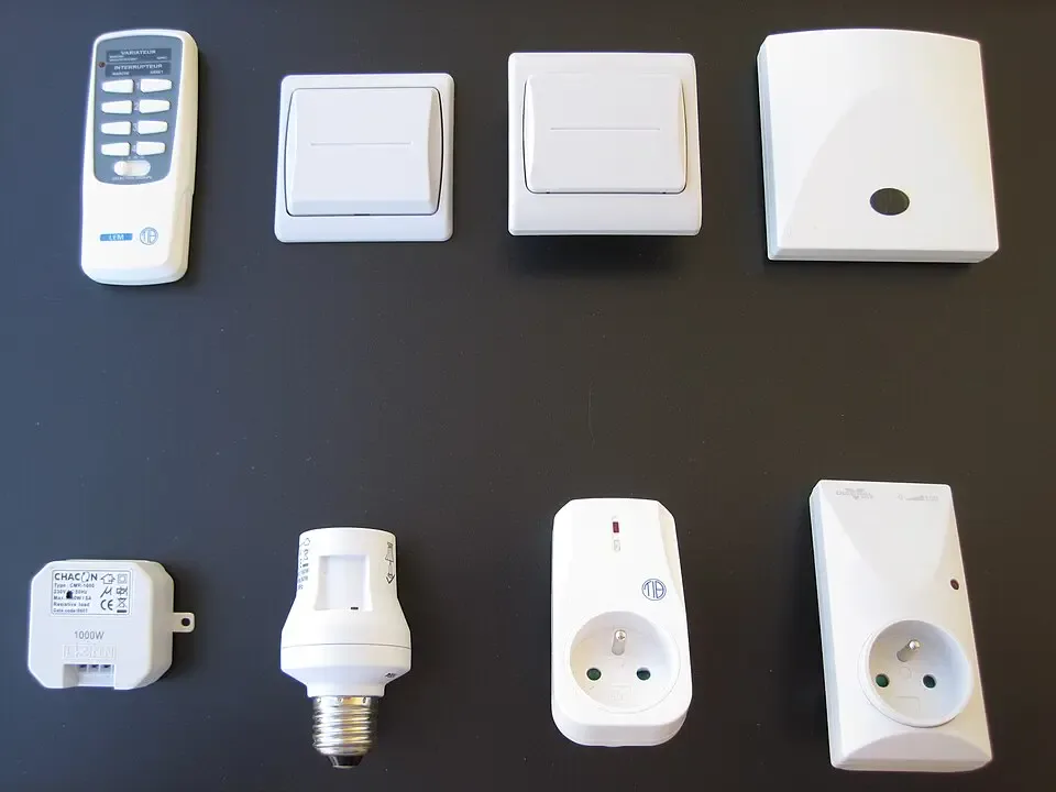 Interrupteurs, prises et douille commandés sans fil pour installation domotique